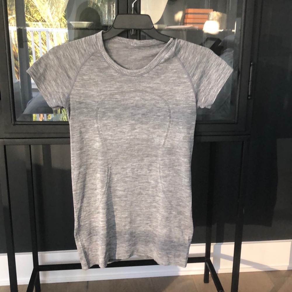 NWOT Lululemon swiftly short sleeve, grey.